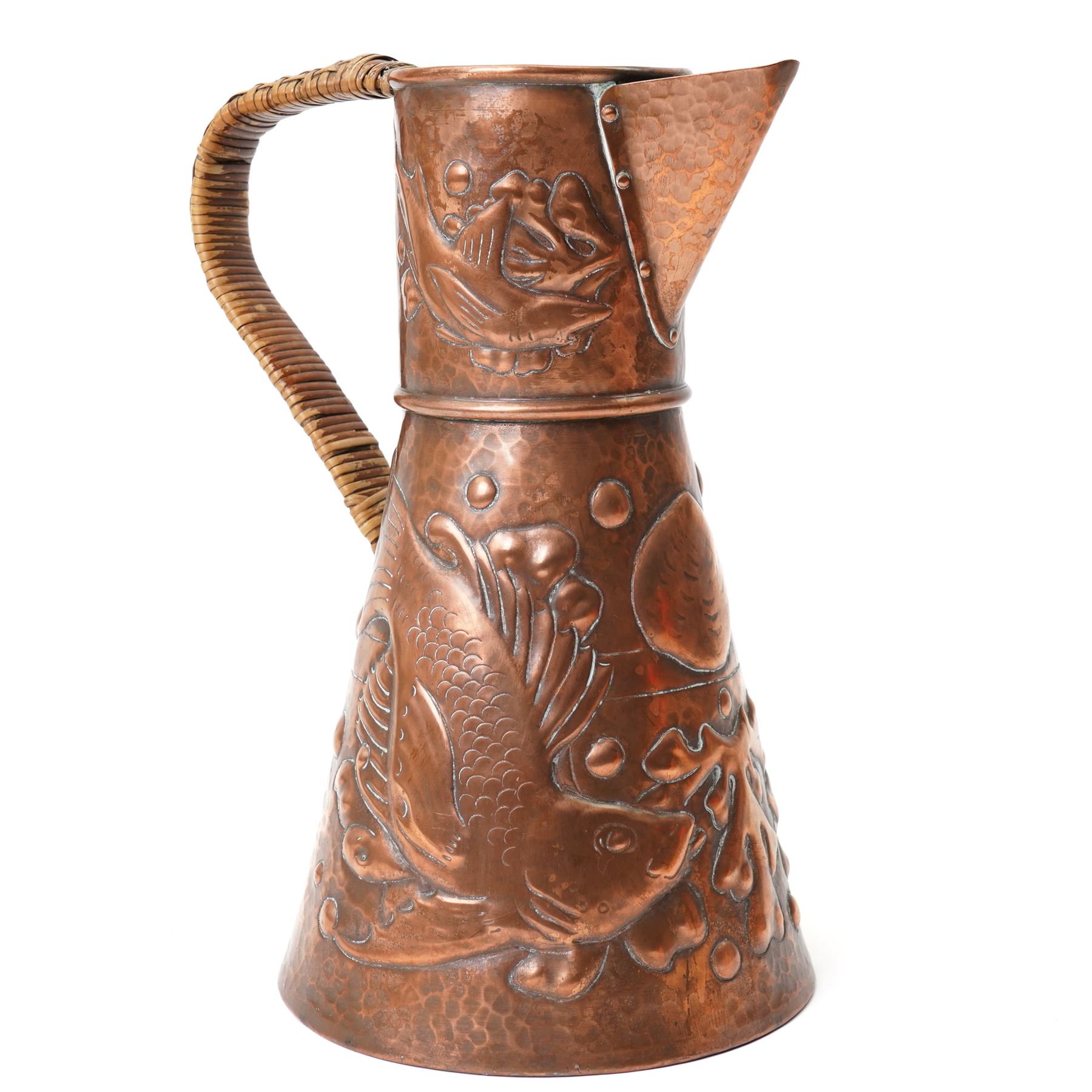 Newlyn Arts and Crafts beaten copper jug, the planished exterior decorated with fish, stamped Newlyn to base, H27cm 