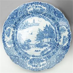 Set of five Chinese Qianlong period blue and white plates, D23cm 