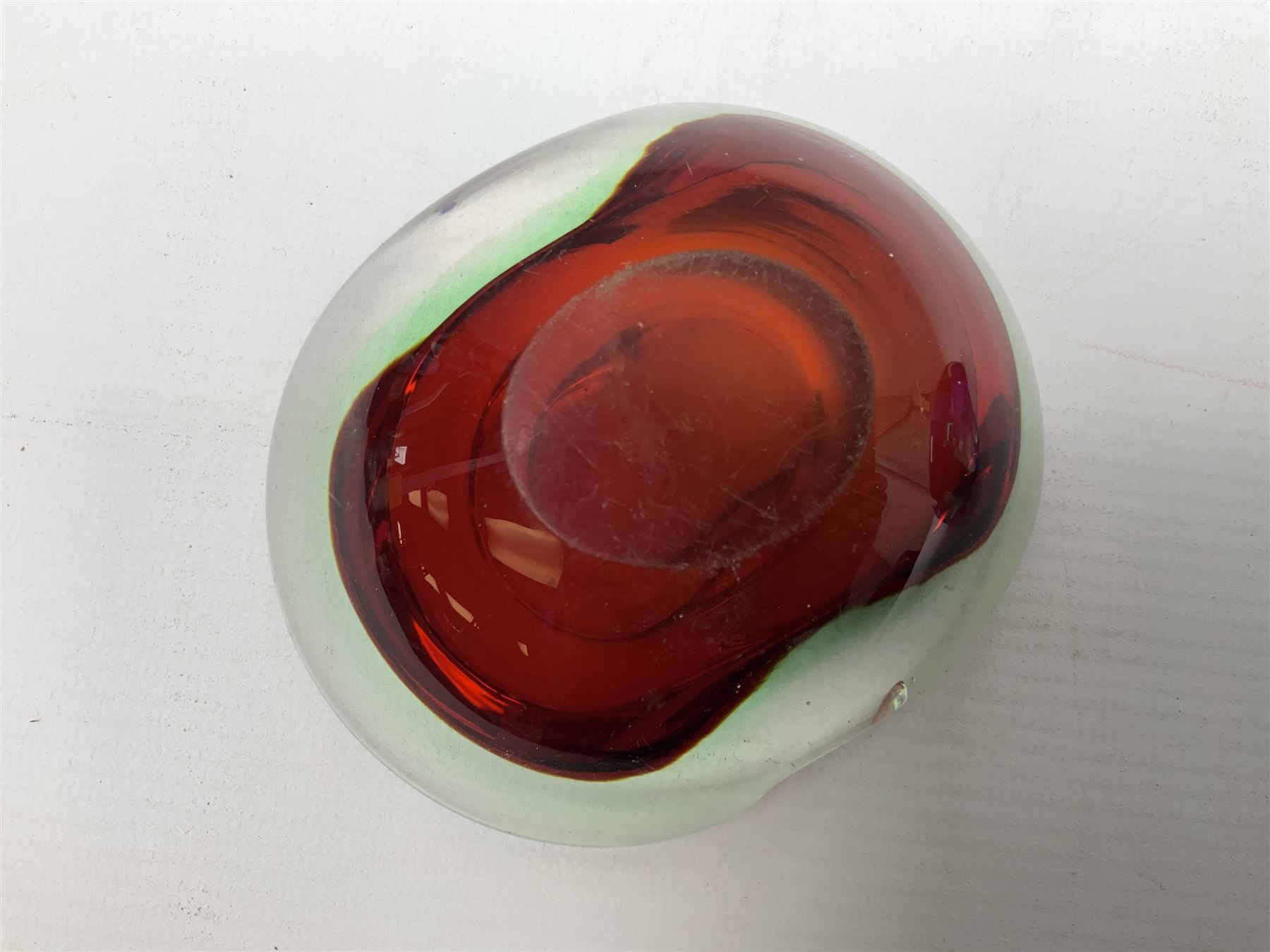 Murano glass Vetreria Artistica Oball bowl, together with a similar example, H6cm 