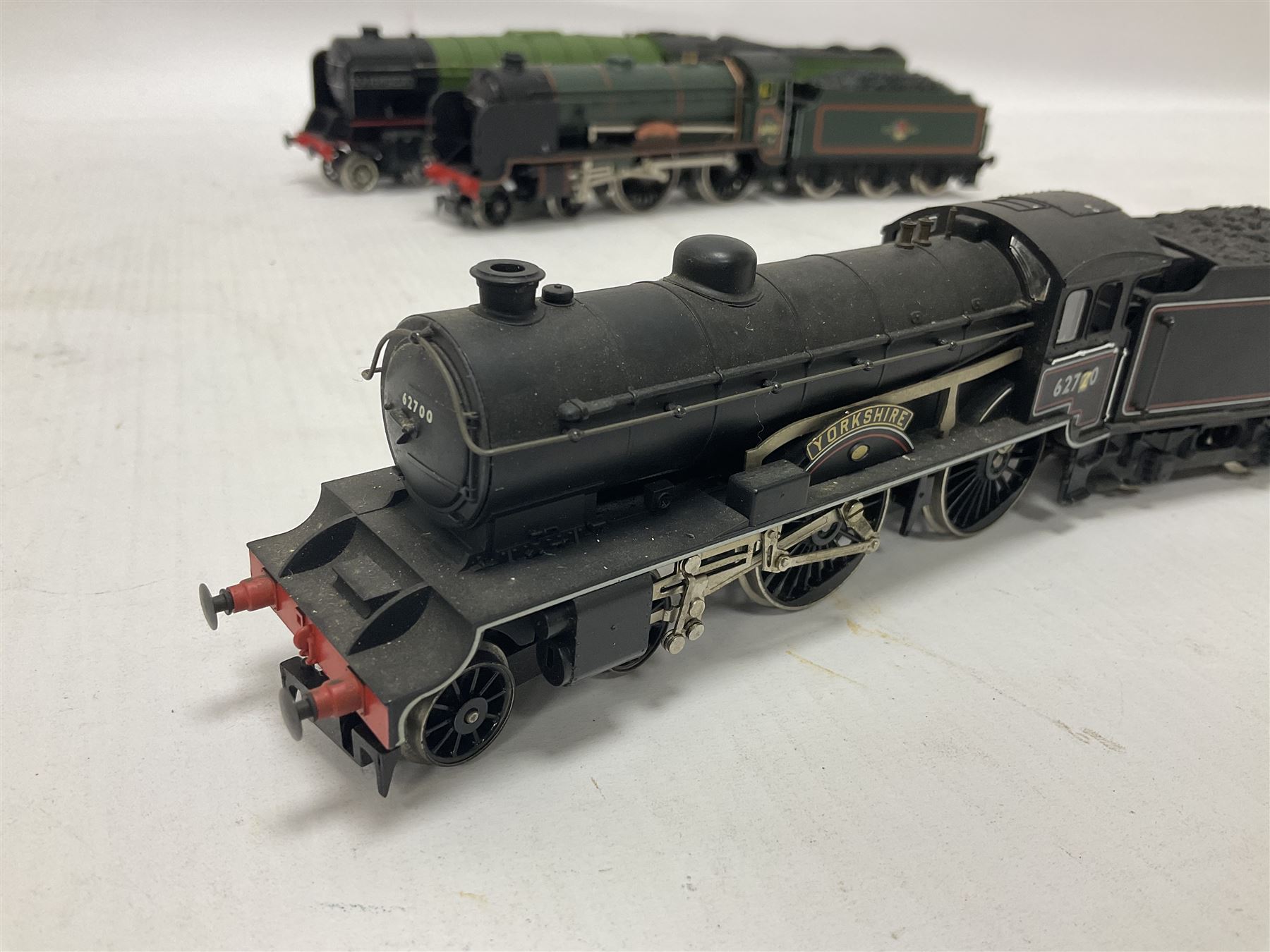 Various makers ‘00’ gauge - Hornby Class D41/1 4-4-0 ‘Yorkshire’ locomotive no.62700 in BR black and Green Schools Class 4-4-0 ‘Wellington’ locomotive no.30902 in BR green; G&R Wrenn Class R1 Tank 0-6-0T locomotive no.1127 in green; Trix Trains Class A2 4-6-2 ‘A.H.Peppercorn’ locomotive no.525 in LNER green (4) 