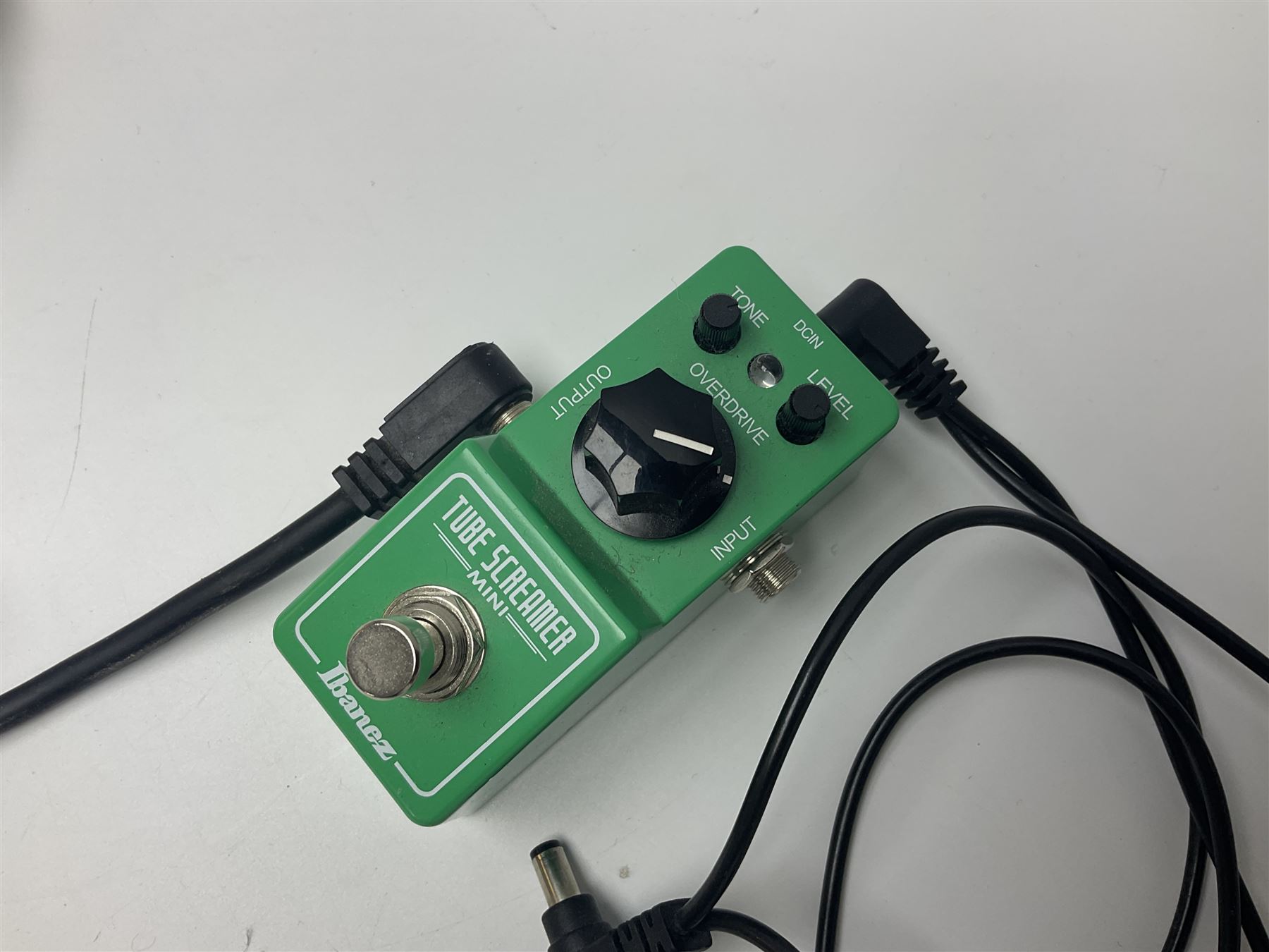 Boss TU-3 Chromatic Tuner; Tomsline Engineering ABR-1 Booster; Ibanez Mini Tube Screamer; Boss DB-30 Digital metronome etc