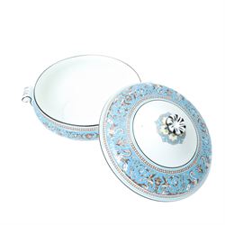 Extensive Wedgwood Turquoise Florentine part service tea, dinner and coffee service for six covers comprising six dinner plates, six dessert plates, six soup bowls and stands, pair of vegetable dishes and covers, gravy boat ad stand, oval meat plates, six tea cups and saucers, six coffee cans and saucers, six tea plates, teapot, coffee pot, sucrier and cover, sugar bowl, milk and cream jugs and cake plate, 72 pieces
