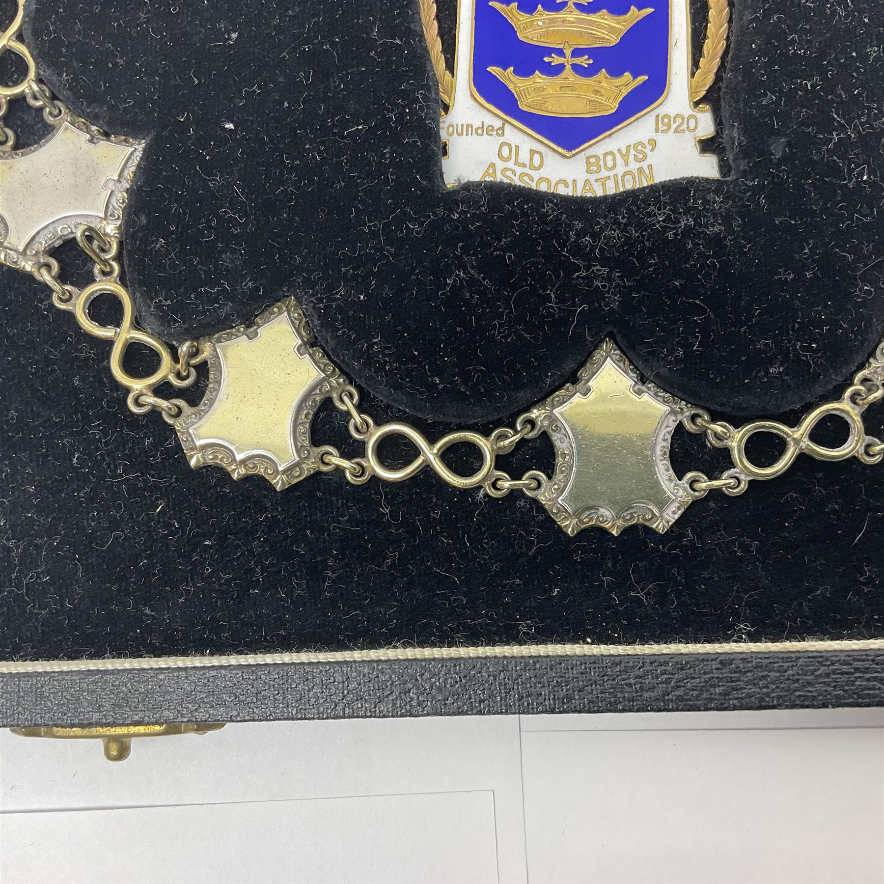 1920s 9ct gold enamel pendant inscribed 'Hull Municipal Technical College Old Boys Association', with presentation engraving verso, hallmarked W H Haseler Ltd, Birmingham 1929, suspended from a silver chain of office, with sixteen engraved shield links, hallmarked W H Haseler Ltd, Birmingham 1933, contained within fitted case 