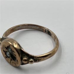 Late 19th/early 20th century 9ct rose gold signet ring, set with seed pearls
