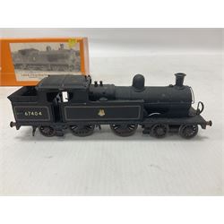 ‘00’ gauge - two kit built steam locomotives comprising NC 118 Nu-Cast LNER C13 (ex Great Central) 4-4-2 Tank locomotive no.67404 in BR black with original box; together with similar Great Central 4-4-2 Tank locomotive in green (2) 