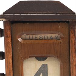 Early 20th century oak cased perpetual desk calendar, H7cm