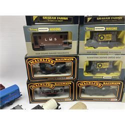Various makers ‘00’ gauge - large quantity of rolling stock to include boxed Mainline, Graham Farish and Wrenn examples; loose examples to include Hornby, Tri-Ang, Joeuf etc 