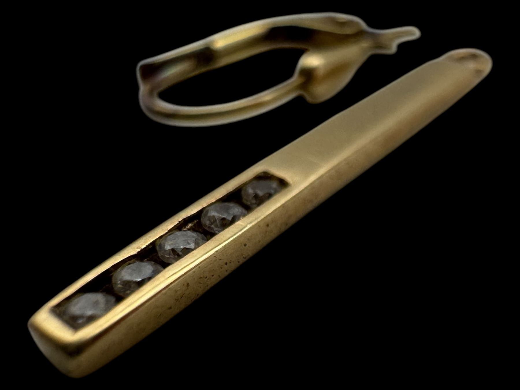 9ct gold stone set cross over ring and a pair of 9ct gold pendant earrings