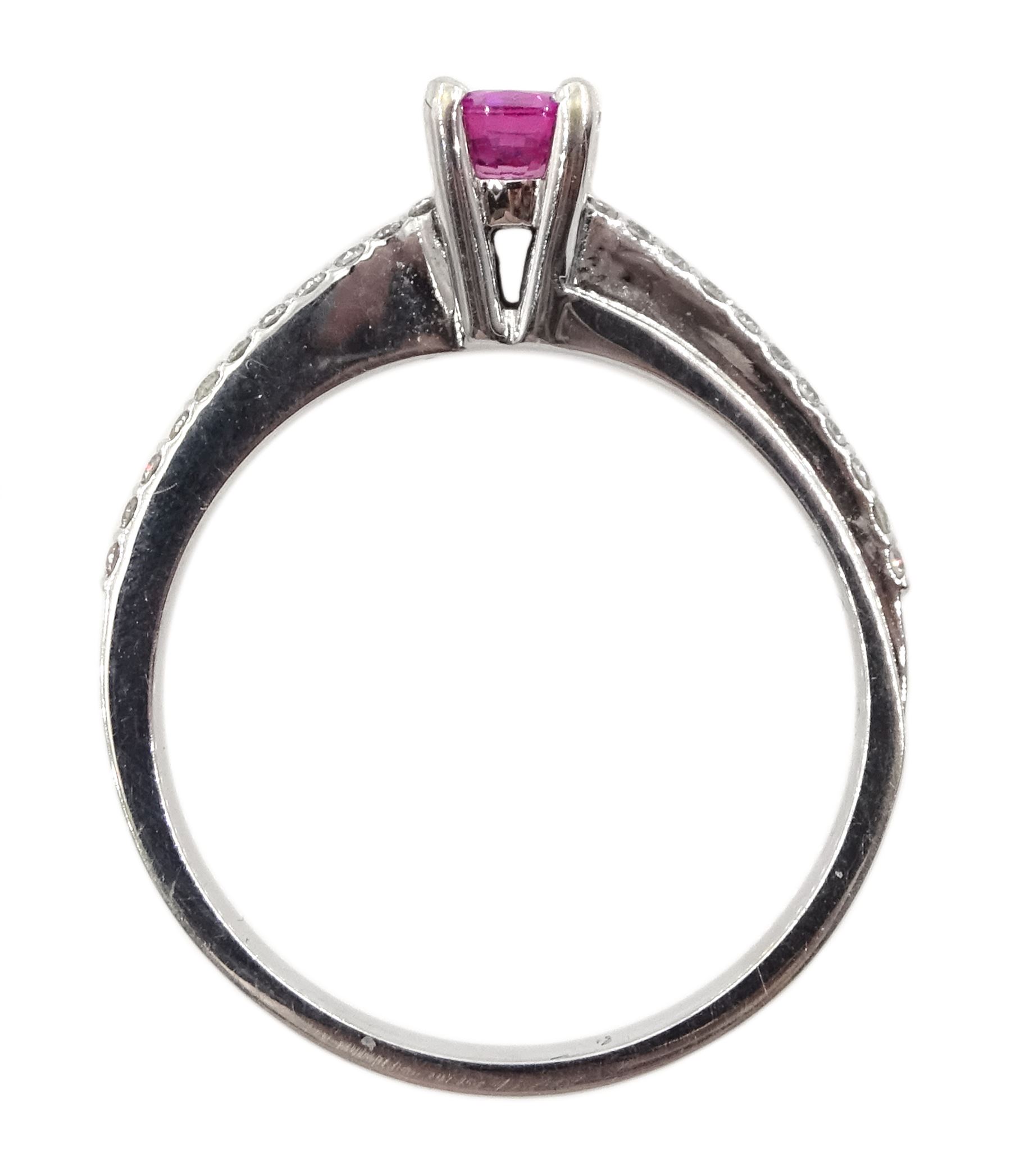 18ct white gold round pink sapphire ring, with diamond set shoulders, stamped 750, sapphire approx 0.50 carat