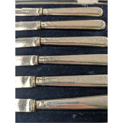 Set of six silver handled knives, in fitted case