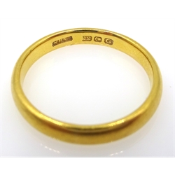  22ct gold wedding band approx 3.7gm  