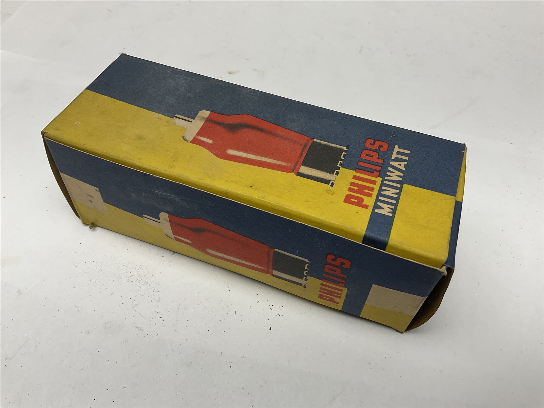 Eight Philips Miniwatt thermionic radio valves/vacuum tubes, including AZ31, C1, 1867, CY31, C1C, CY1C, four in original boxes