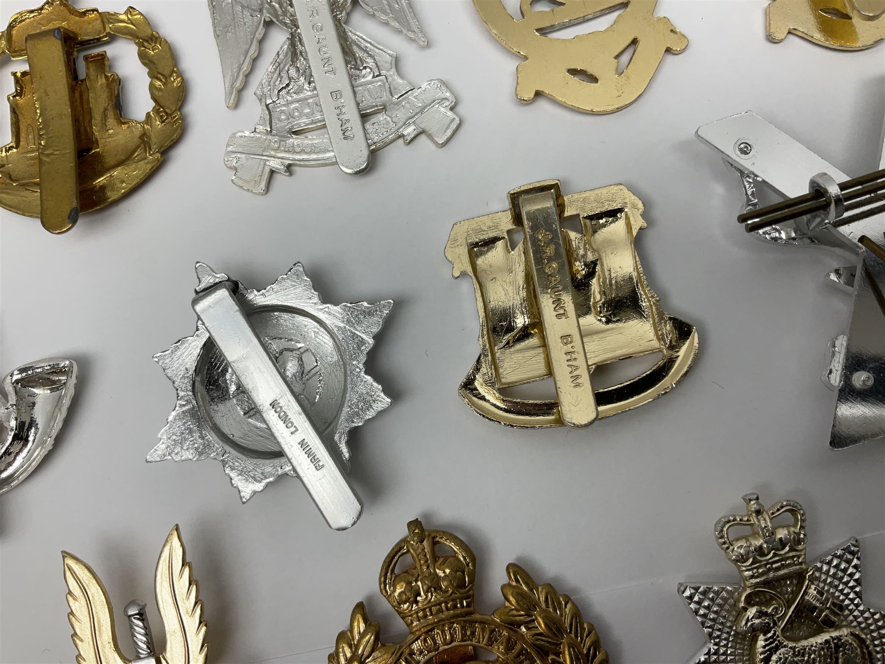 Military badges - approximately eighty predominantly staybrite glengarry, cap and collar badges and small quantity of plastic badges