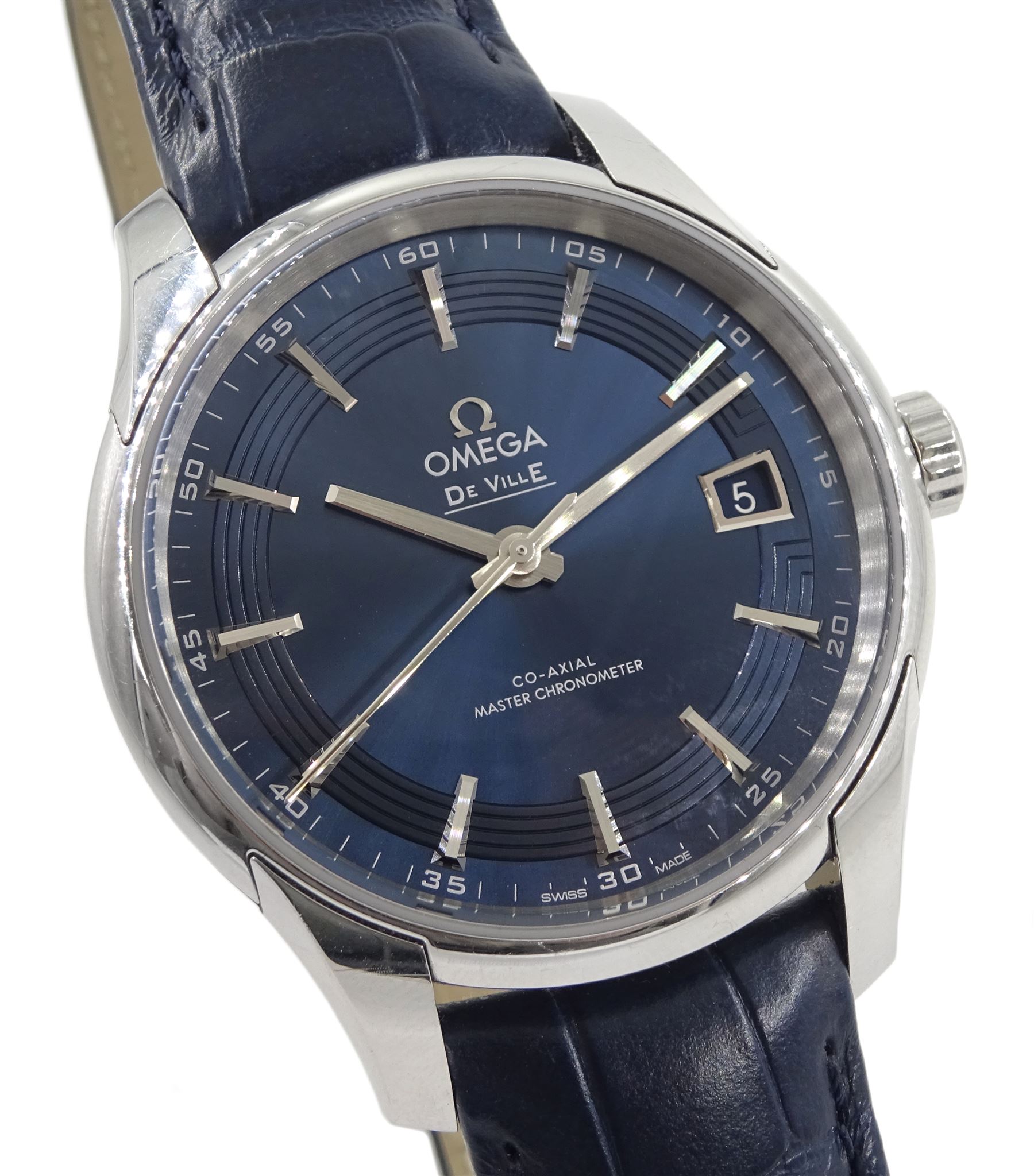 Omega De Ville Hour Vision gentleman's stainless steel automatic wristwatch, Cal. 8900, Ref. 433.33.41.21.03.001, serial No. 87712187, blue dial with date aperture, on original blue leather strap and stainless steel foldover clasp, boxed with papers and warranty card dated 2020