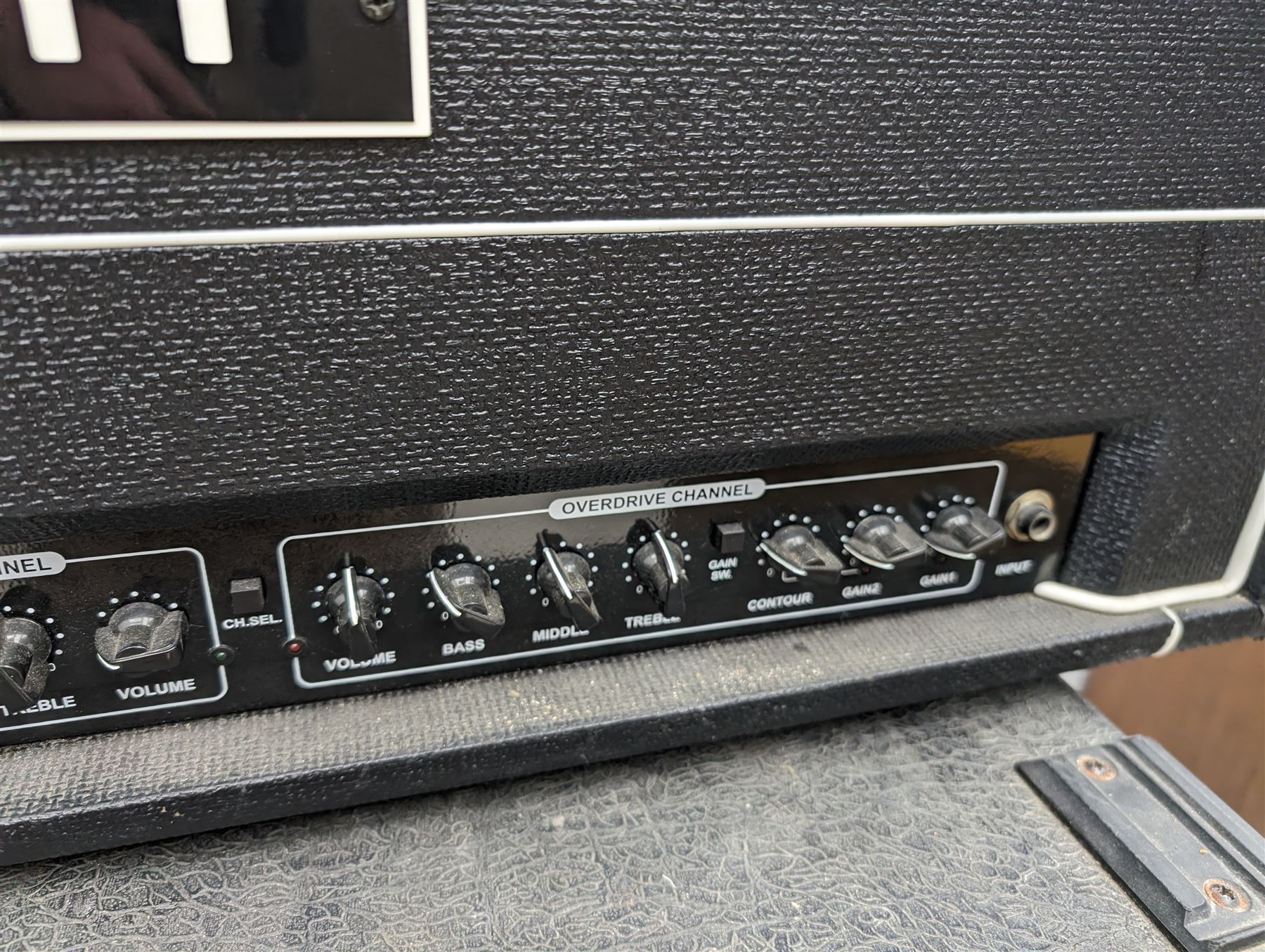 Hiwatt Maxwatt G200R HD guitar transistor amplifier, serial no 07026450, together with a large speaker, speaker H70cm, W66cm