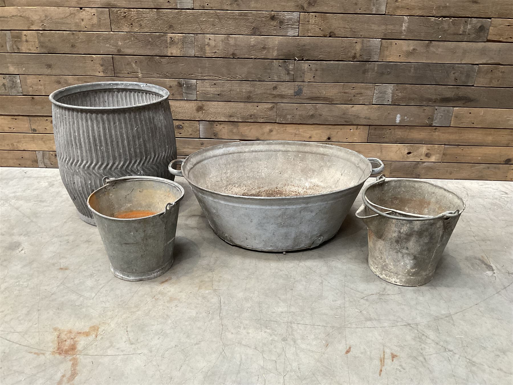 Vintage galvanised dolly tub with galvanised tub and two buckets