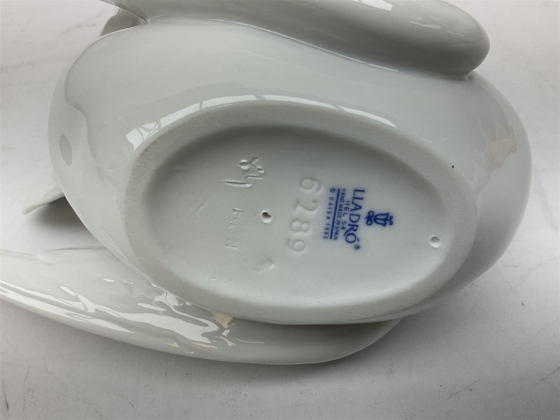 Four Lladro dove figures, comprising Taking Flight no 6288, Dove no 1015, Proud Dove no 6290 and Peaceful Dove no 6289, all with original boxes, largest example H20.5cm 