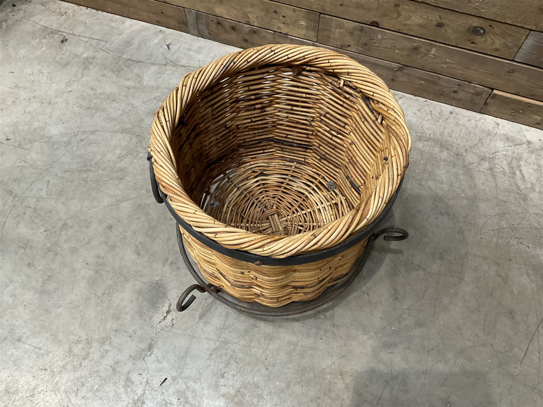 Black painted wrought iron fire guard , wicker log basket with stand, coal bucket and a fire kerb (4)