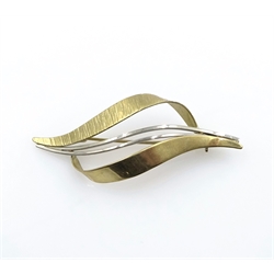 Two tone 9ct gold brooch, import marks London 1965 approx 3.2gm