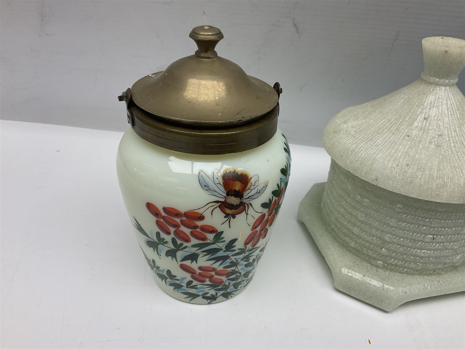 Collection of glass beehive honey pots, to include a blue slag example, milk glass, pink, green, etc together with four white metal examples (16) 