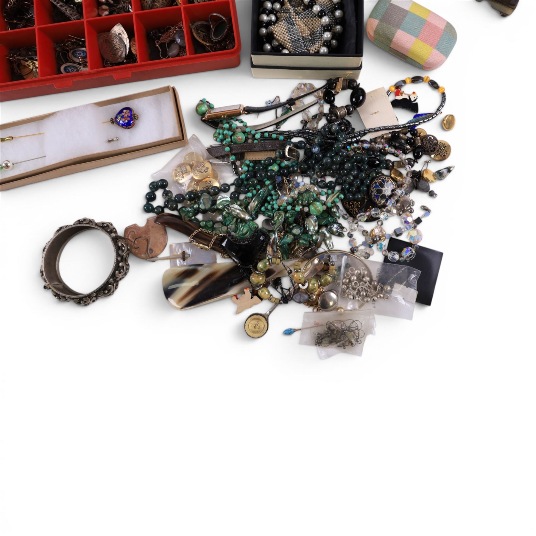 Collection of silver and costume jewellery, including earrings, brooches, beaded necklaces, Onyx table clock, wristwatches, etc