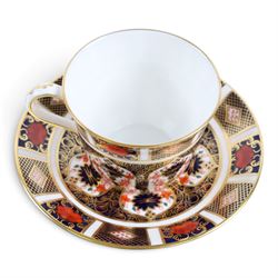 Set of six Royal Crown Derby Old Imari 1128 pattern set of six teacups, saucers and tea plates