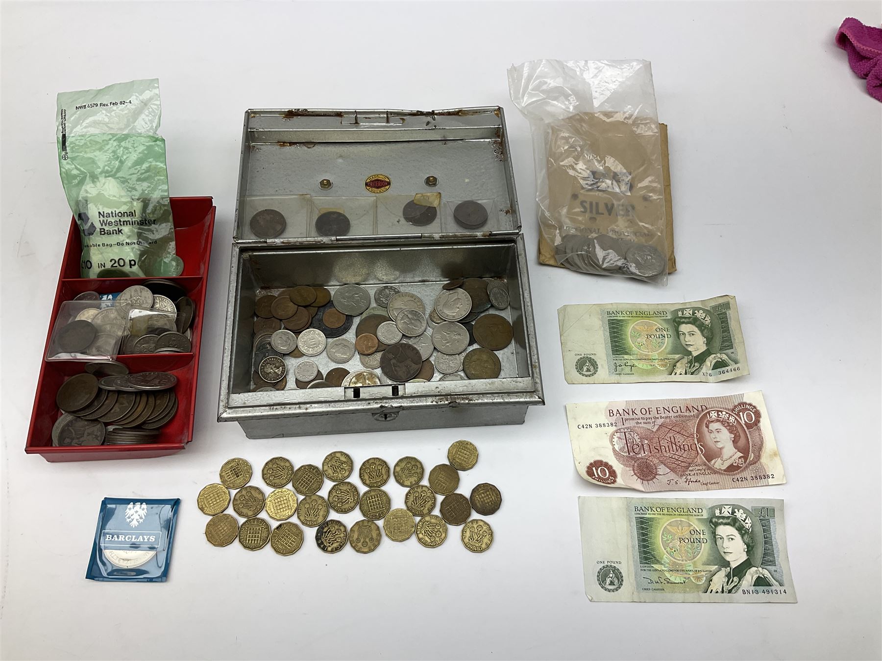 Great British and World coins including part filled Whitman folders, pre-decimal pennies, commemorative crowns, brass threepence pieces, small number of banknotes, etc