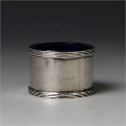 1920s silver two piece cruet set, comprising mustard pot and open salt, of plain cylindrical form, hallmarked Charles S Green & Co Ltd, Birmingham 1927, mustard pot H4cm