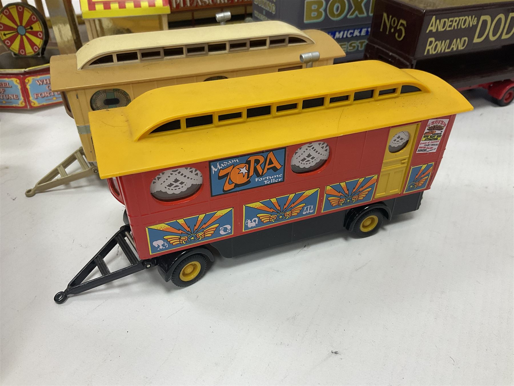 Corgi - various models both boxed and loose to include Dibnahs Choice 1 50 scale 80308, Classics 31702 and 97920, along with loose 1937 Rolls Royce 111 Sedance de Ville model, further mostly Showmans Range models and assembled fairground kits