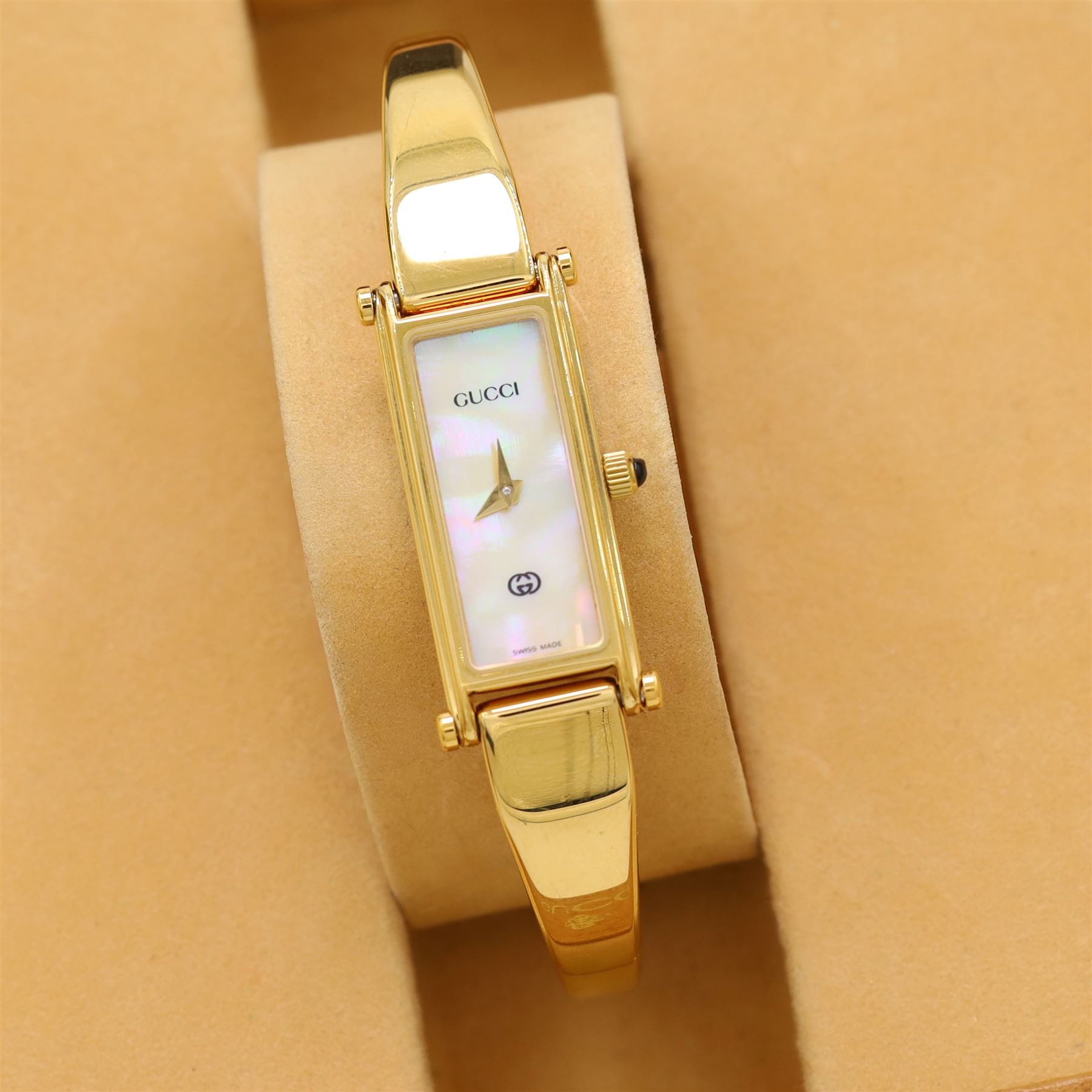 Gucci ladies gilt quartz wristwatch, Ref. 1500, with mother of pearl dial, boxed