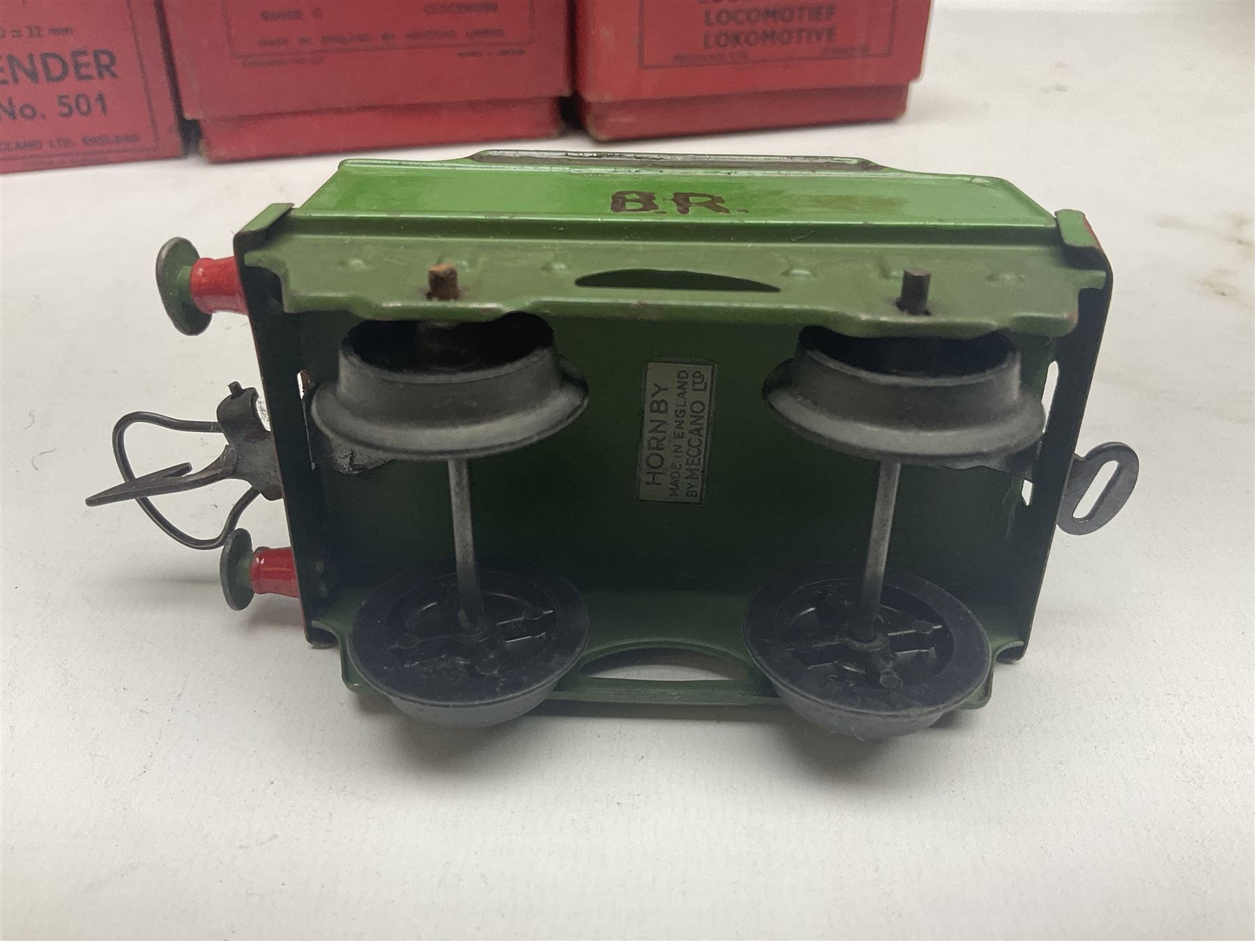 Hornby '0' gauge - No.501 clockwork 0-4-0 locomotive No.1842; boxed; No.501 Tender; boxed; No.101 clockwork 0-4-0 locomotive No.2270; and No.50 clockwork 0-4-0 locomotive No.60199 for spares or repair; boxed (4)