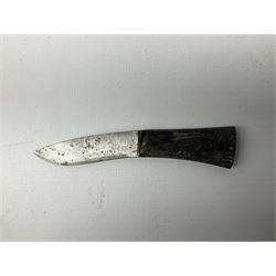 Post WW2 Gurkha kukri, in leather scabbard complete with two skinning knives, 42cm overall