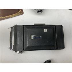 Praktica L camera body, with 'Meyer-Optik Gorlitz Domiplan 2.8/50' lens, CMS Commet II camera, Pair of Janik 8x30 binoculars in a case etc