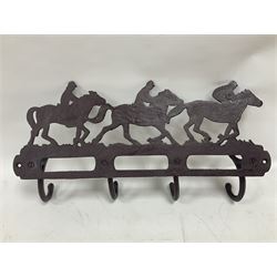 Cast iron coat rack, with racehorse decoration and four hooks, L40cm

