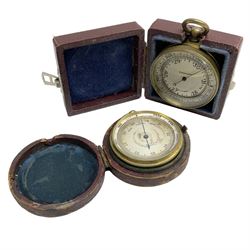 Pocket barometer by W Ecker, Lucerne together with a pocket depth meter, both in cases (2)