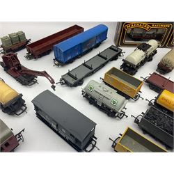 Various makers ‘00’ gauge - large quantity of rolling stock to include boxed Mainline, Graham Farish and Wrenn examples; loose examples to include Hornby, Tri-Ang, Joeuf etc 