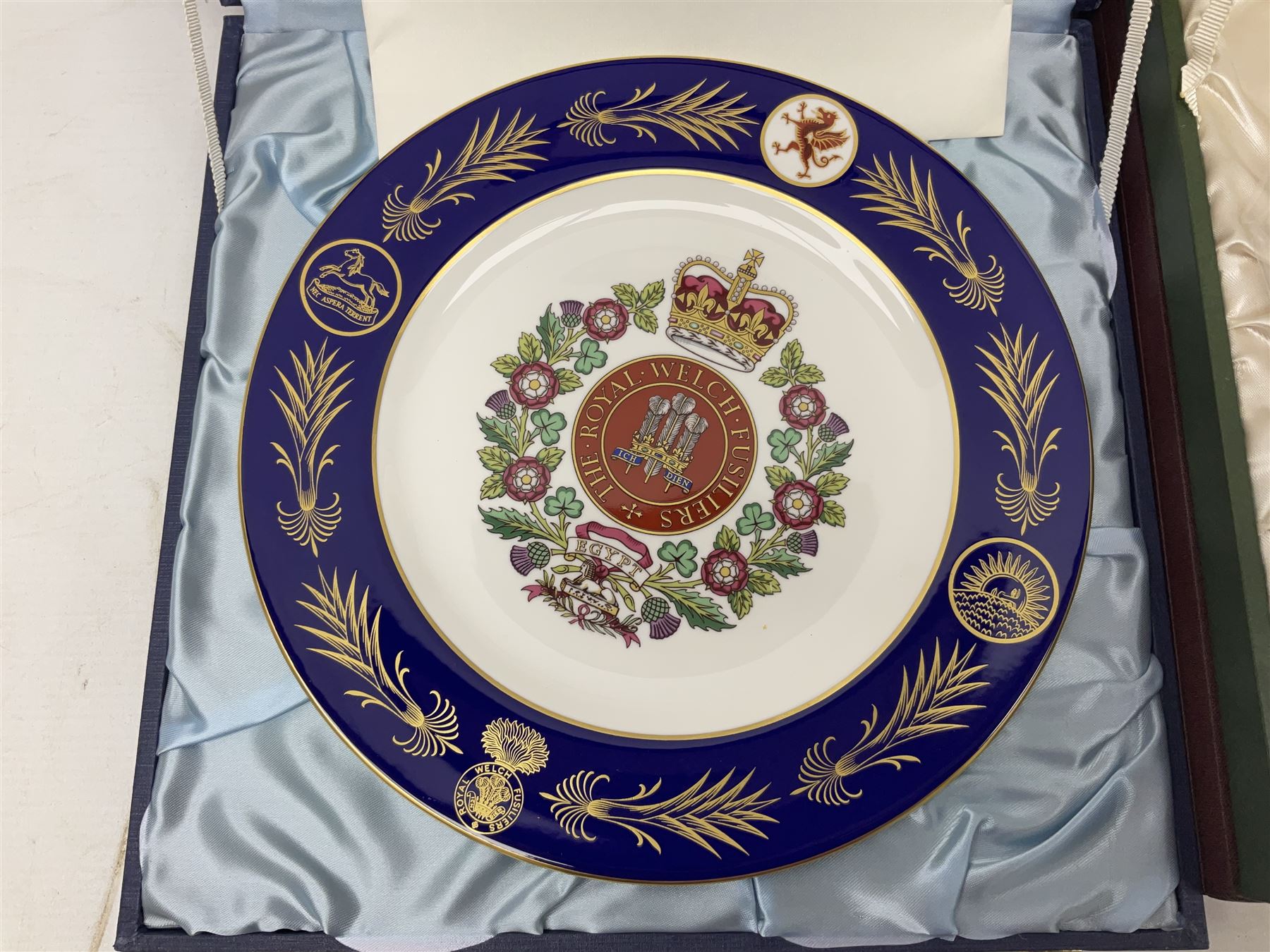 Five Spode Mulberry Hall limited edition Regimental commemorative plates - Parachute Regiment No.51/500; Gloucestershire Regiment No.38/500; Duke of Wellington's Regiment No.285/500; Royal Welch Fusiliers No.40/500; and Green Howards No.213/500; all boxed with certificates (5)