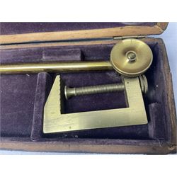 Late 19th century brass camera lucida, unmarked, the lucida constructed of lacquered brass with a screw table clamp, two-draw support rod and viewing prism with shade, in the original leather covered fitted case with velvet lining, case length 24.5cm