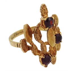 9ct gold three stone garnet, stepped design ring, hallmarked