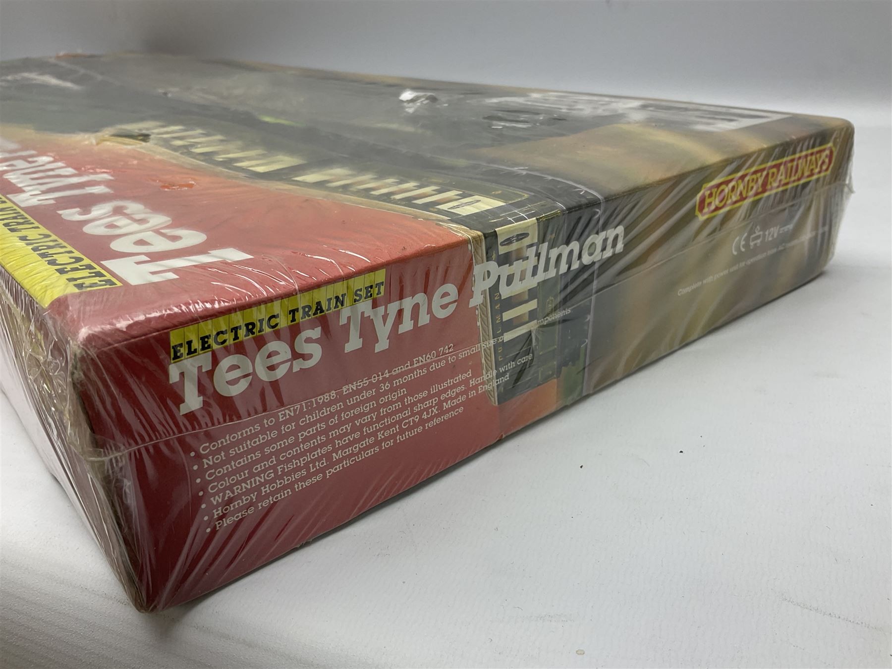 Hornby '00' gauge - R770 `Tees Tyne Pullman` train set: including BR green 4-6-2 locomotive `Bittern' No.60019, three Pullman brown/cream passenger coaches, track, etc; boxed