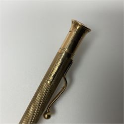 9ct gold propelling pencil, with engine turned decoration and engraved rectangular cartouche, hallmarked E Baker & Son, Birmingham probably 1946