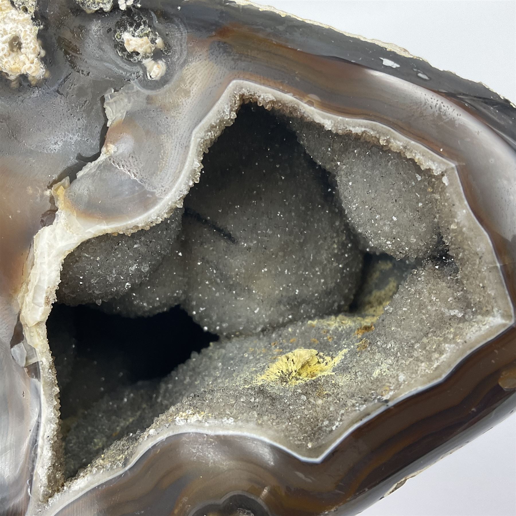 Agate geode, with quartz crystals druzy, in earthy tones, H13cm