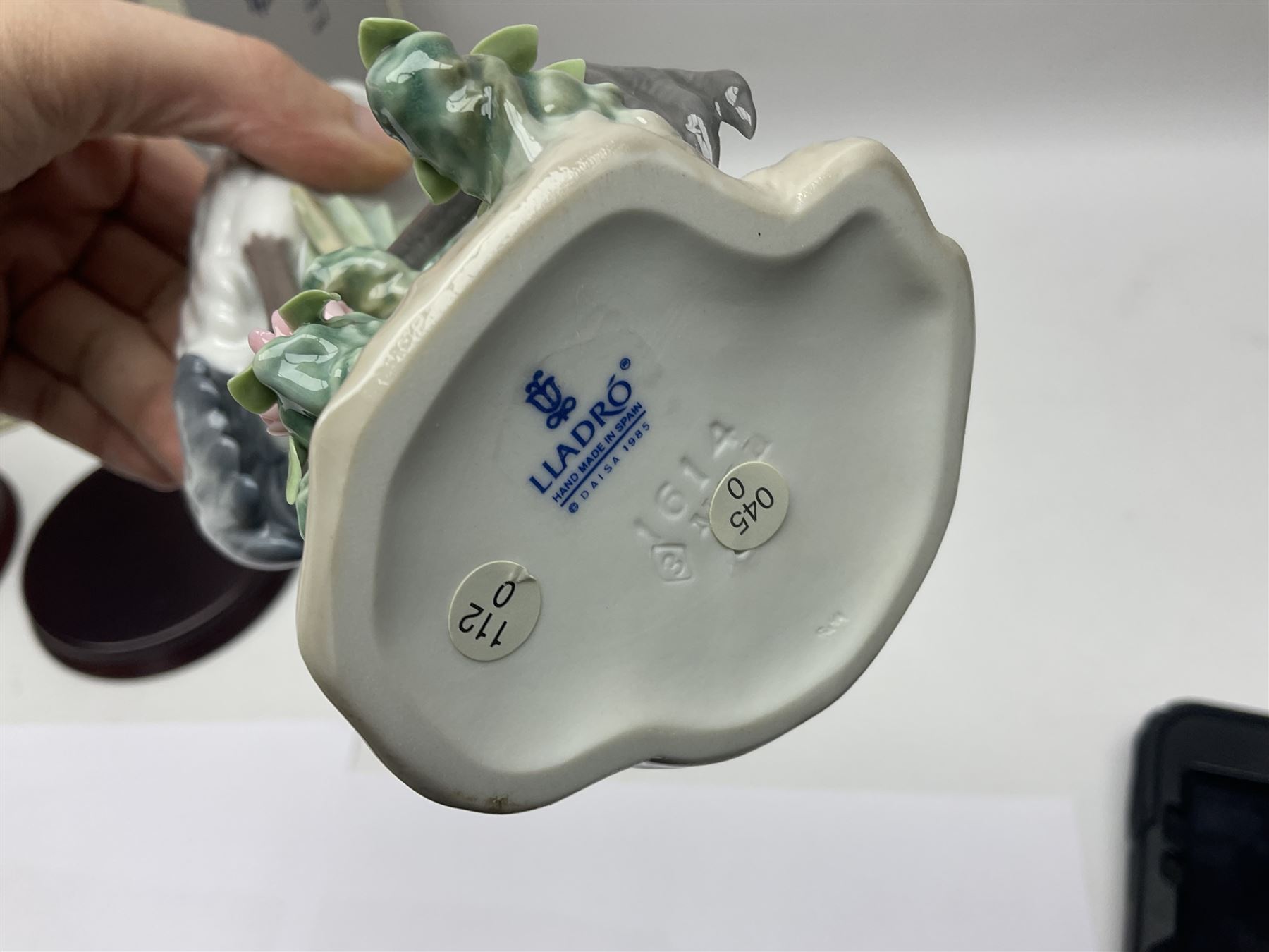 Two boxed Lladro figures, comprising courting cranes no 1611 and dancing crane no 1614, both with original boxes 