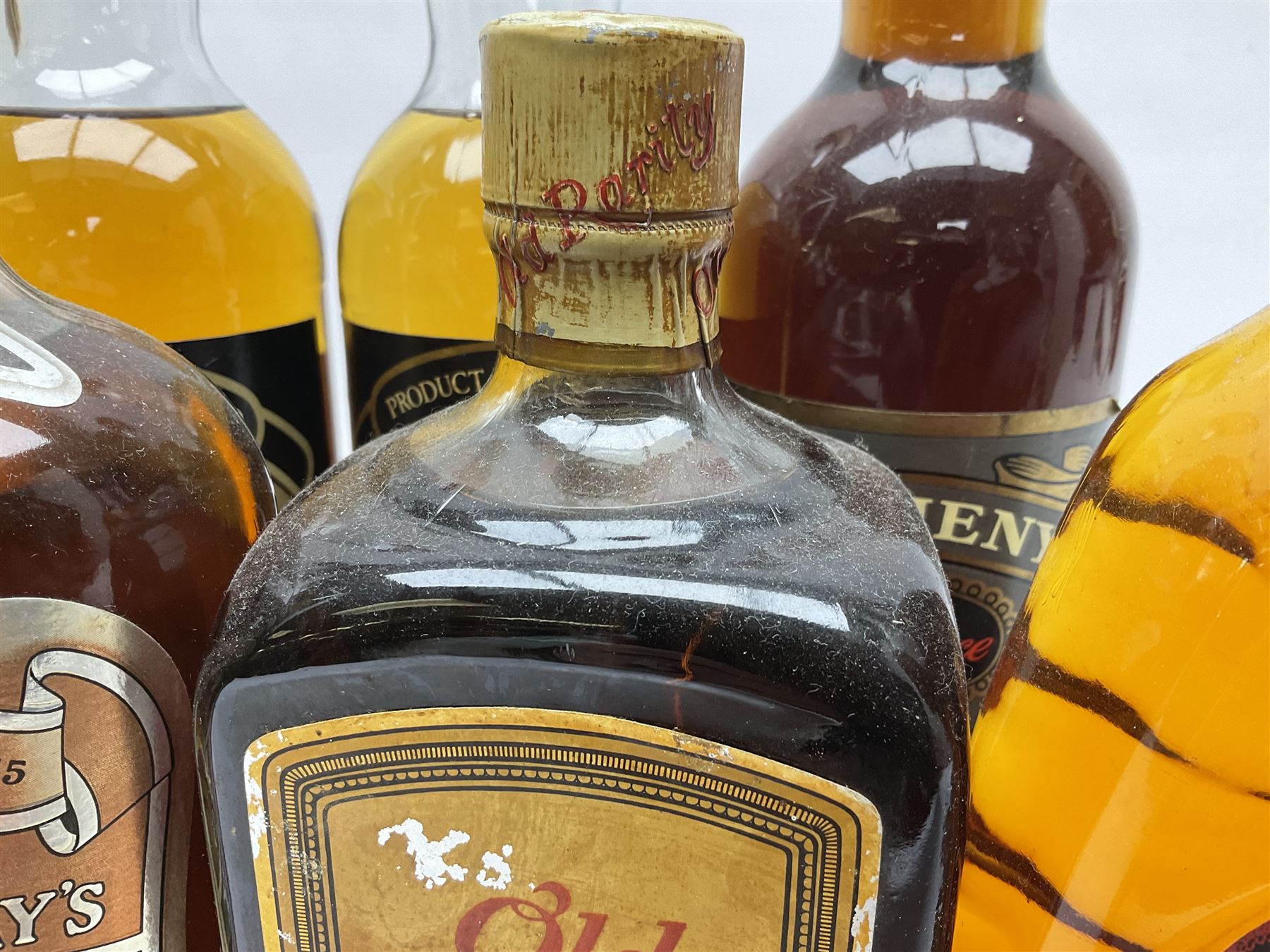 Ten bottles of blended Scotch whisky, including Macleod's Isle of Skye, Dalmeny De Luxe, Arden House, etc, various contents and proofs (10)