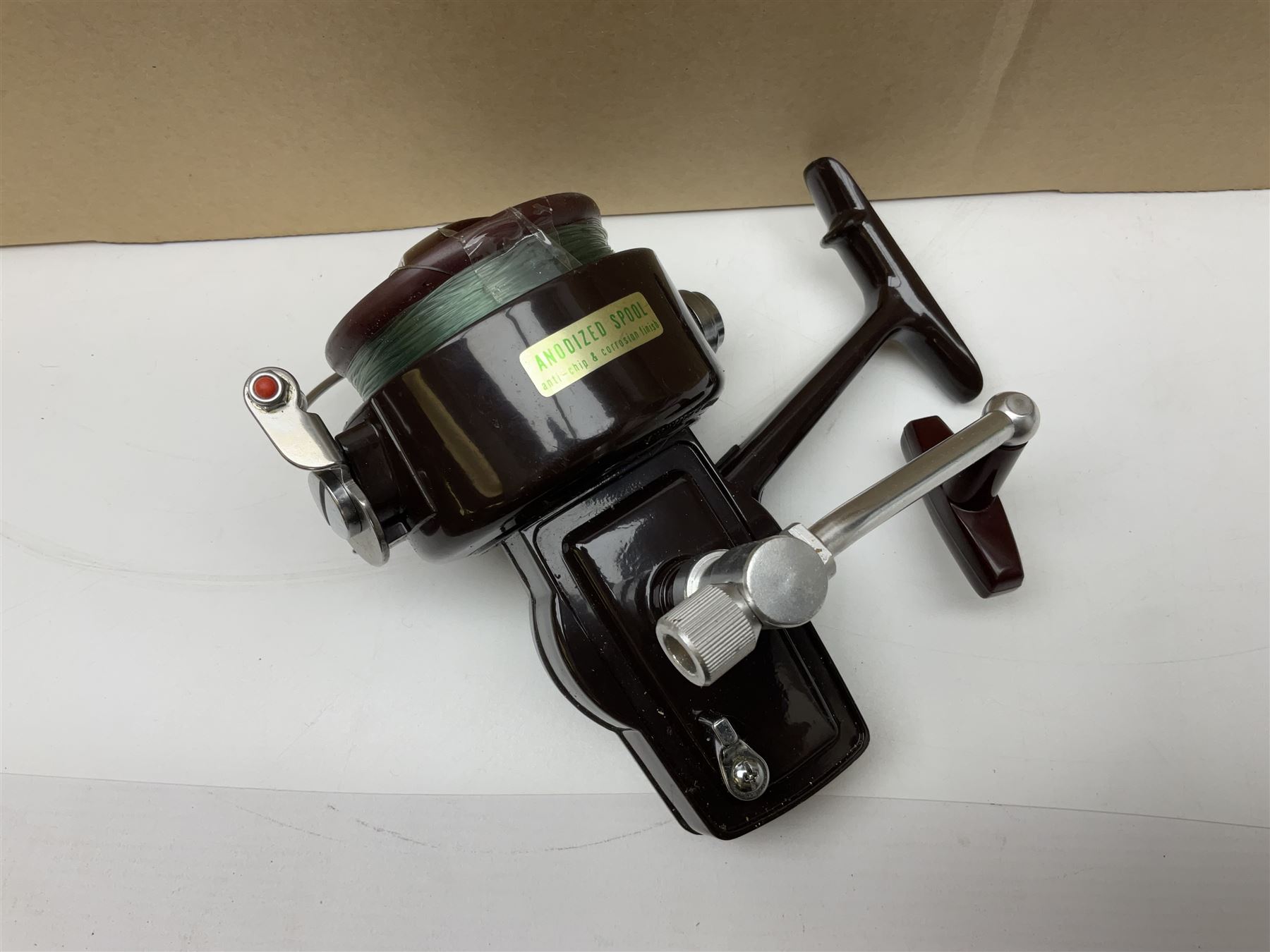 Daiwa 7700A fishing real, together with ice skate blades, pen nibs and other collectables 