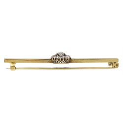 Early 20th century 15ct gold old cut diamond cluster bar brooch