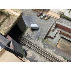 'Z' gauge continental scenic layout with folding legs, various loops of track and sidings with overhead cables, buildings including water tower, tunnels, roads with motor vehicles and figures, trees, haven with boats, backdrop diving wall hiding control units 150 x 50cm