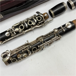 Oskar Oehler Berlin five-piece blackwood clarinet in fitted hard carrying case