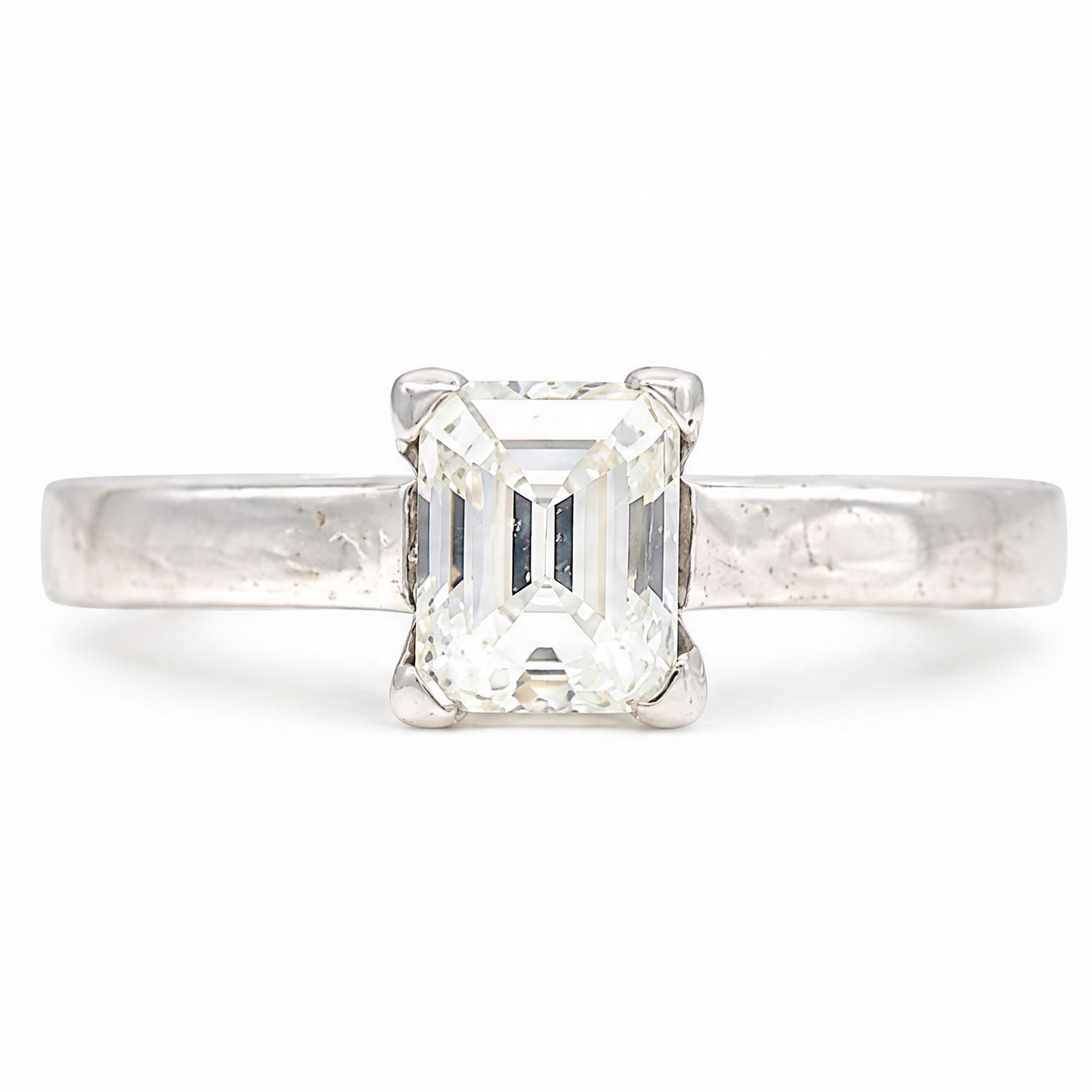 18ct white gold diamond ring, four claw set with a single emerald cut diamond of 1.01 carat, hallmarked, with European Gemological Laboratory report