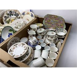 Quantity of tea and dinner wares to include Shelley 'Rock Garden' cake plate, Royal Doulton coffee cups and saucers decorated in the 'Berkshire' pattern, Carlton Ware, J&G Meakin teacups decorated with floral gilt design, dinner plates, cereal bowls, etc in three boxes